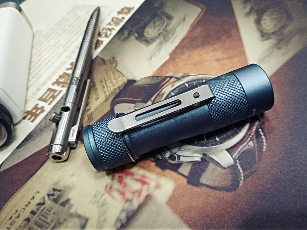 雷明兔fw4x手电,雷明兔fw4a手电筒评测