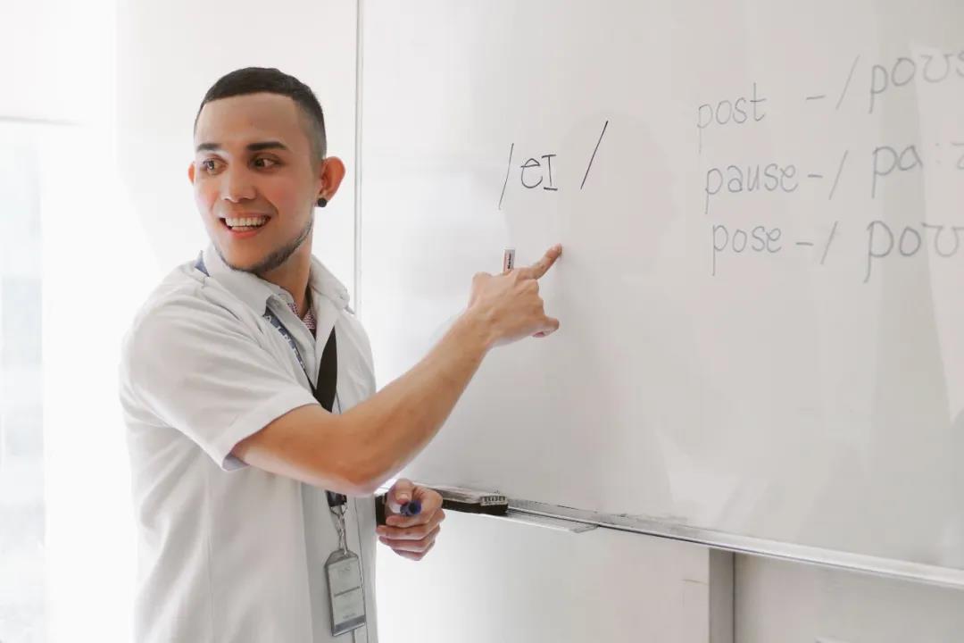 菲律宾英文是美式还是英式,英式英语美式英语国家