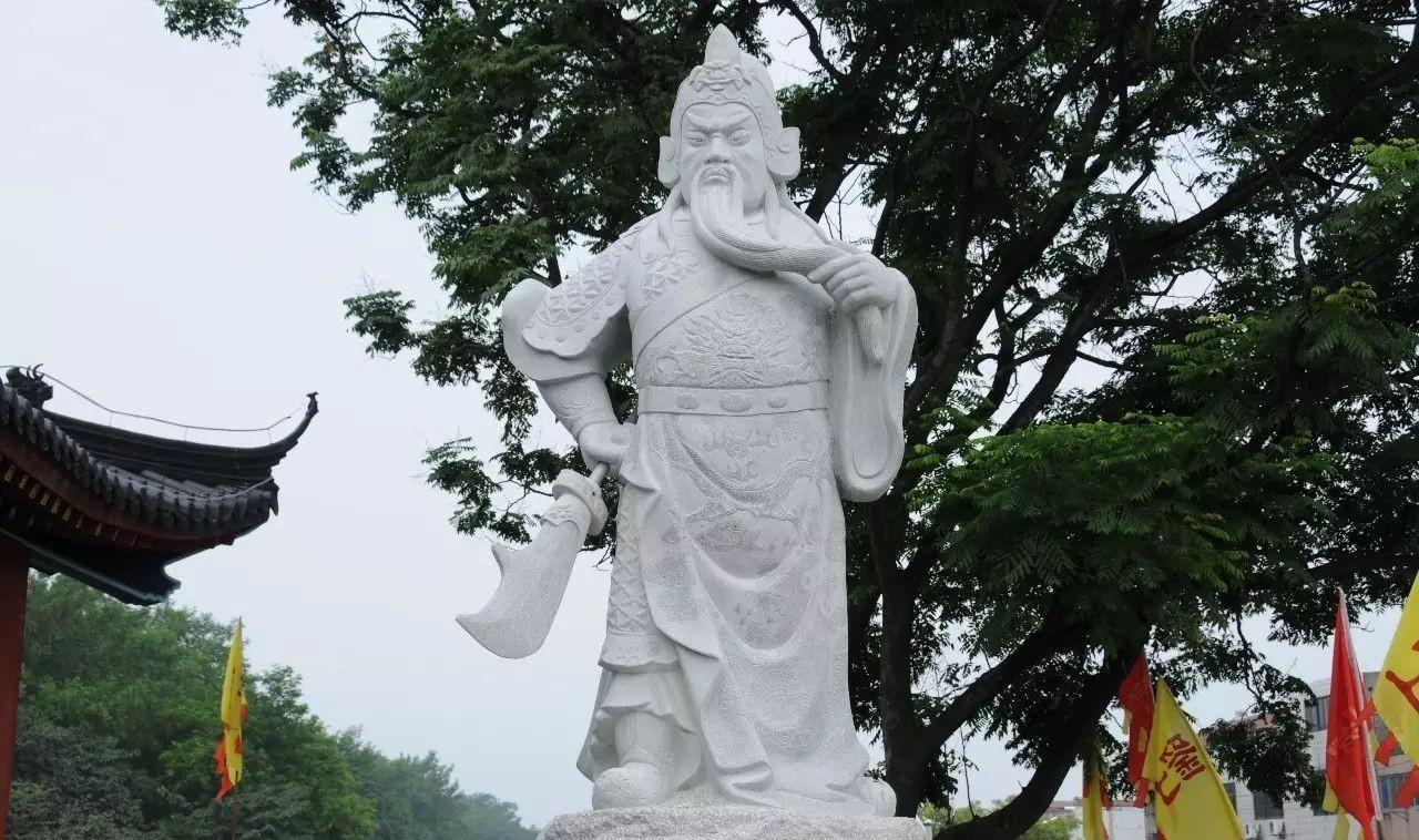 云南石雕关公人物雕像,关公雕像佛纹寓意