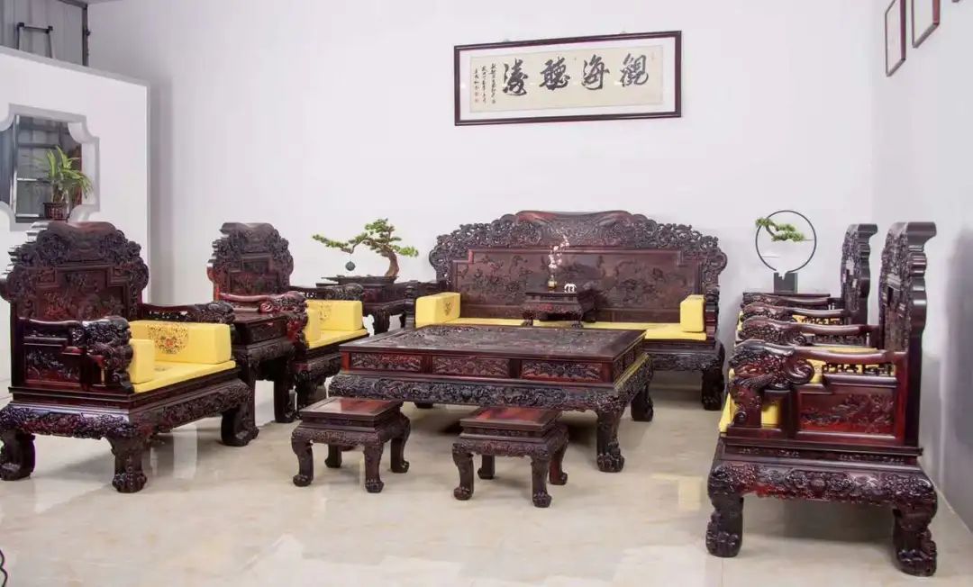 人养木三年木养人一生什么意思,红木家具适合家庭养吗