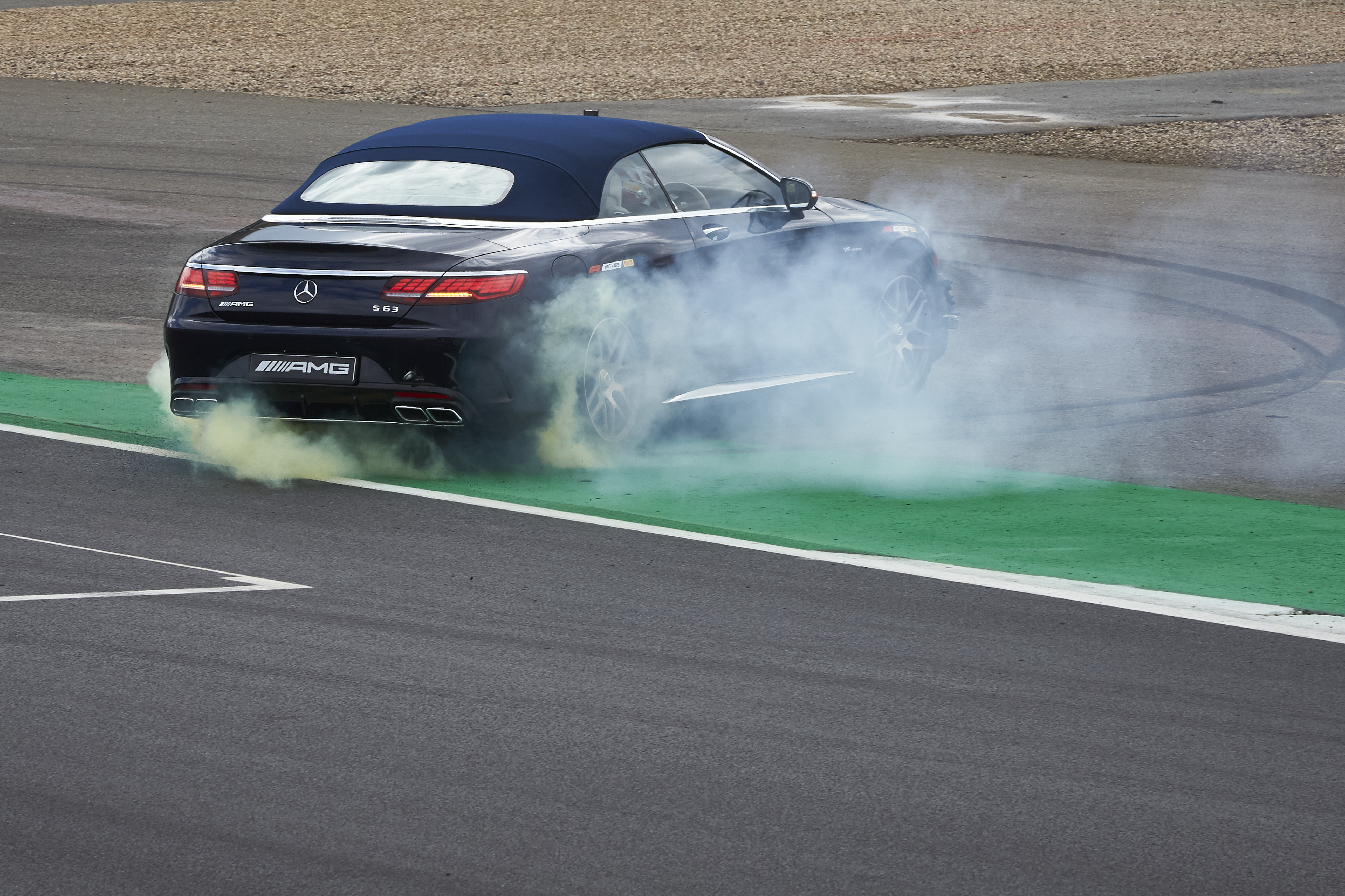 汉密尔顿夺f1英国站冠军 (f1英国大奖赛汉密尔顿爆胎夺冠)