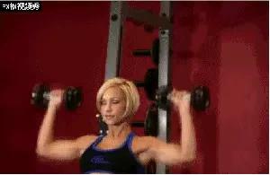 哑铃推举常出的错误,哑铃推举做几组就力竭