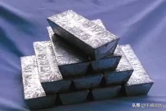 银镯里面发黑,戴银镯手腕发黑是怎么回事