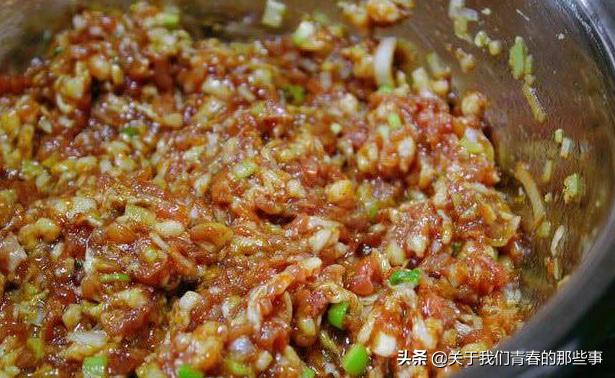 调肉饺子馅别加料酒!记住“盐水油”3步,咬一口满嘴油,香喷喷