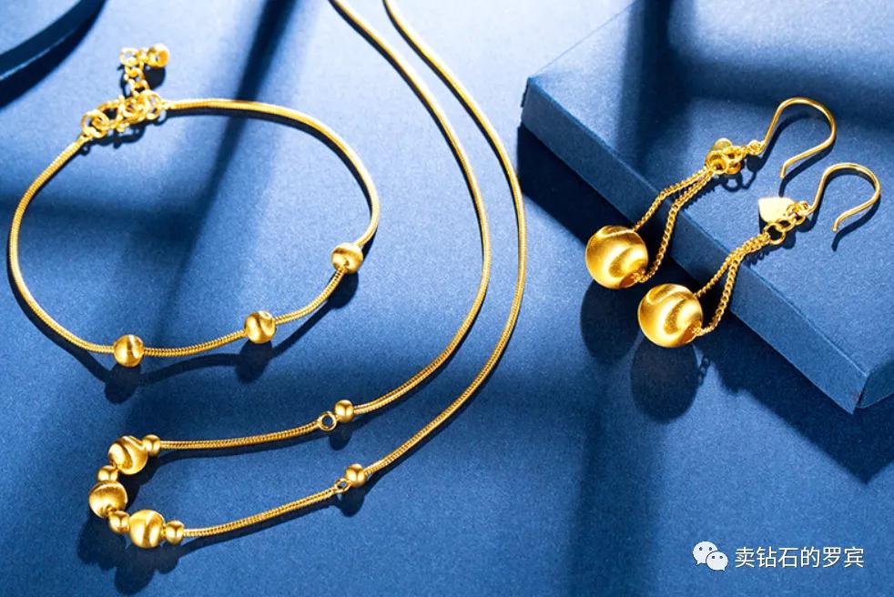 珠宝销售遇到砍价顾客怎么应对,珠宝销售中顾客说太贵了应对技巧