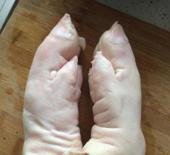 酱猪蹄的家常做法软烂视频,年夜饭酱猪蹄这样做软烂入味