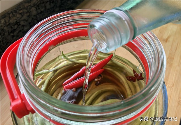 四川泡菜酸豆角最正宗的做法比例,正宗四川泡菜酸豆角制作教程