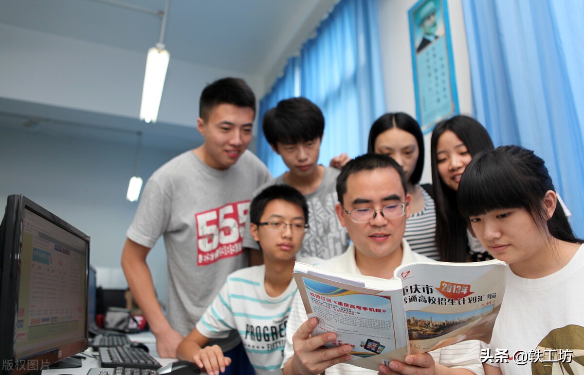 学校搞行政好还是当老师可靠,小学学校行政工作有前途吗