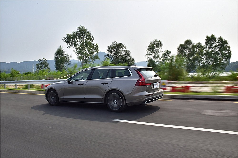 沃尔沃v60试驾,沃尔沃v60山路测试