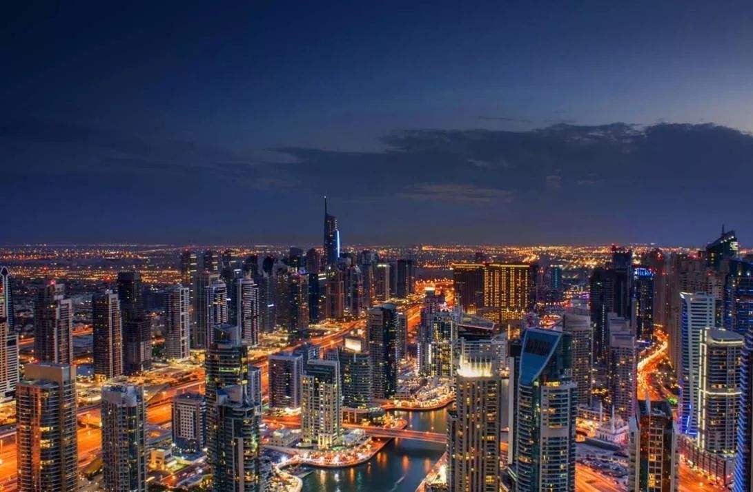 楼市跌宕起伏现在该不该买,楼市走向成谜房子还能买吗