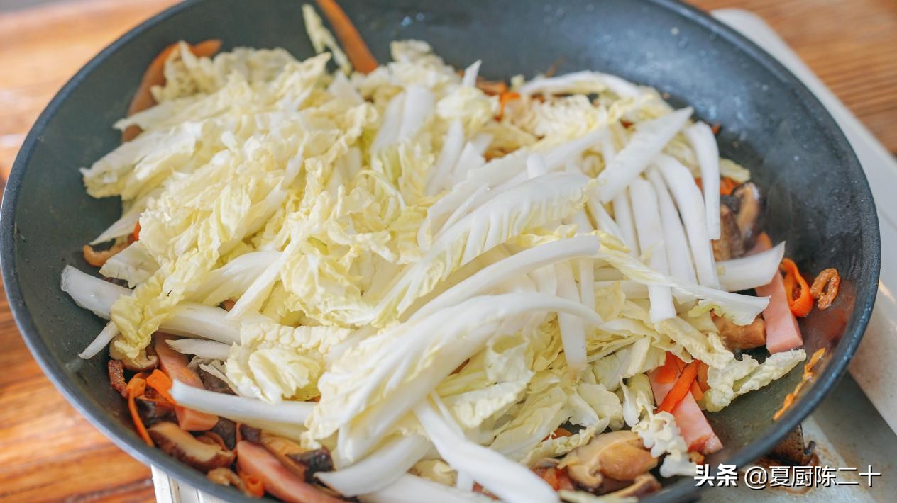 如何炒粉丝松散不粘成一团,炒粉丝很硬是怎么回事