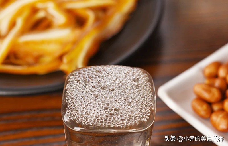 很多人开始喝散装白酒，价格便宜的散装酒，为什么如此受欢迎？