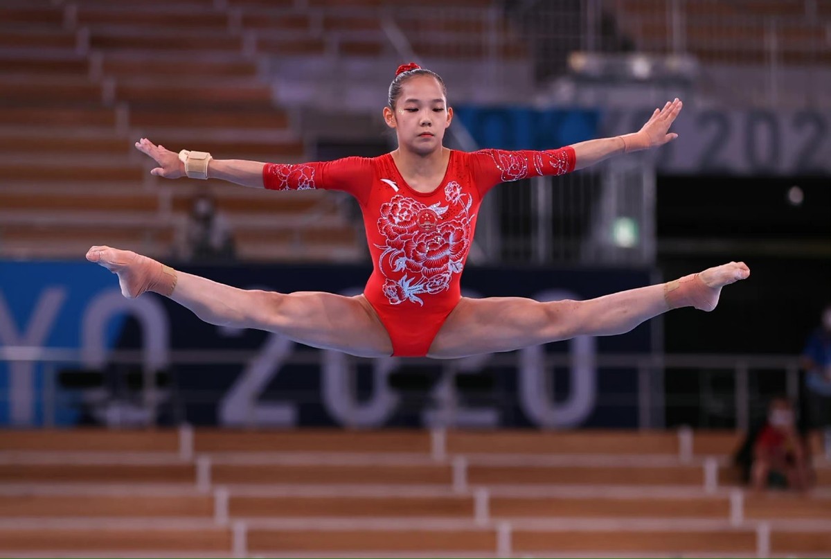 中国体操白衣服,体操服中国红