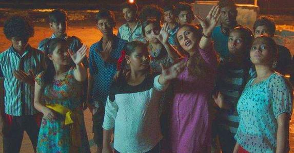 《嗝嗝老师》：微小的蚂蚁也会跌倒，然而它却能以沙石筑高墙