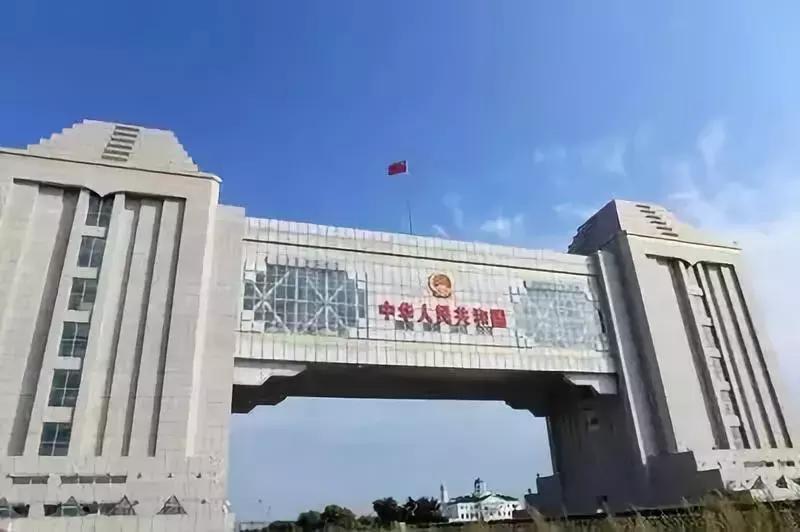 五一假期闺蜜去大兴安岭穷游,闺蜜自驾大草原