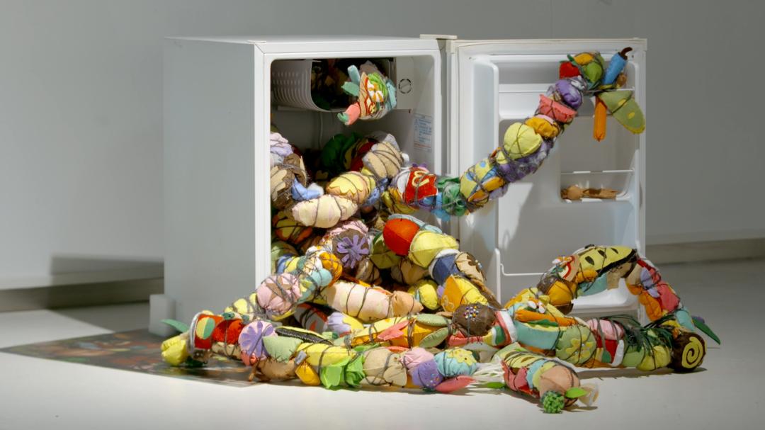 她用女性身体做展：我们瘦够了