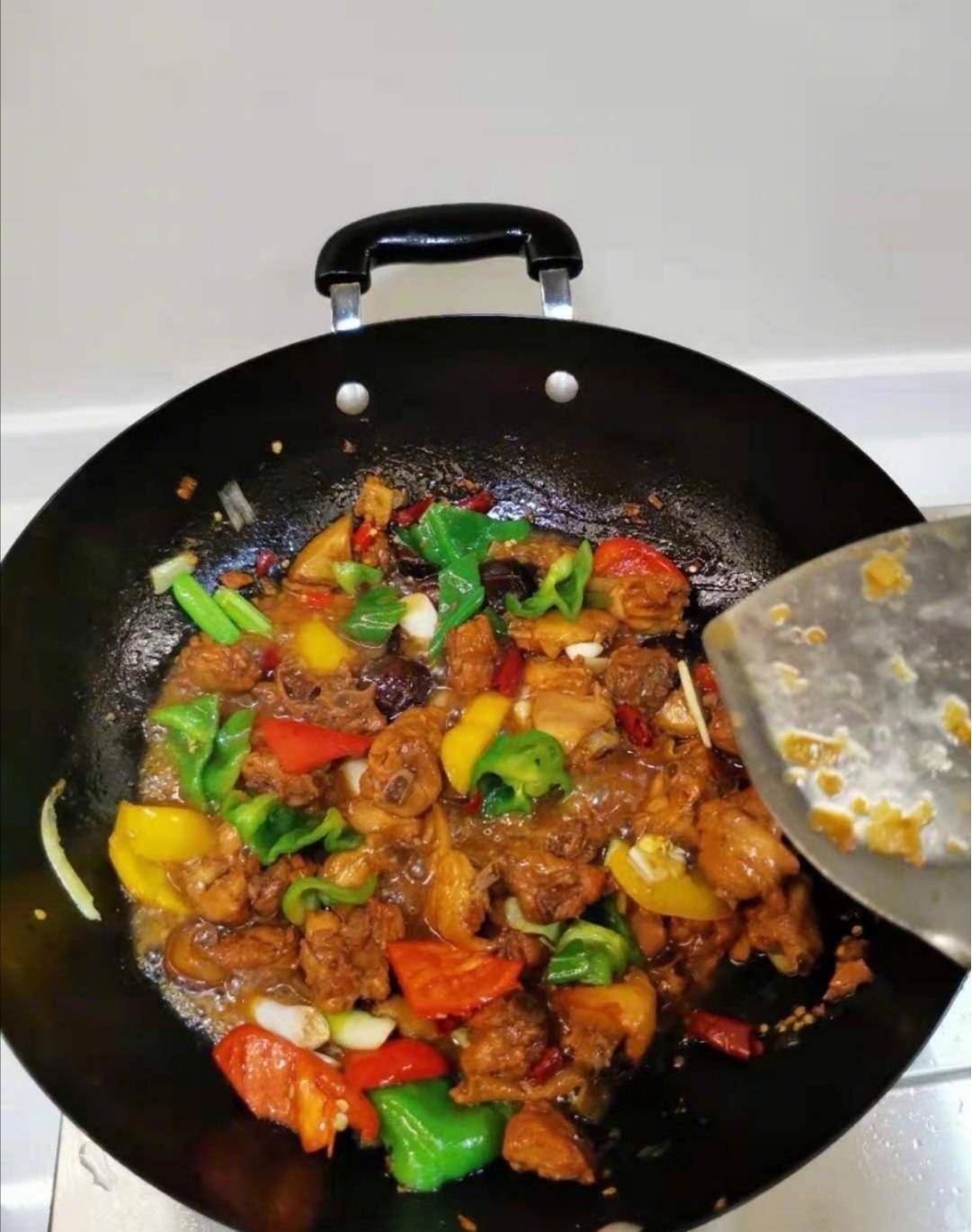 何炅蛋糕,鹿晗油条,宋茜面条,明星们宅家美食大赏?