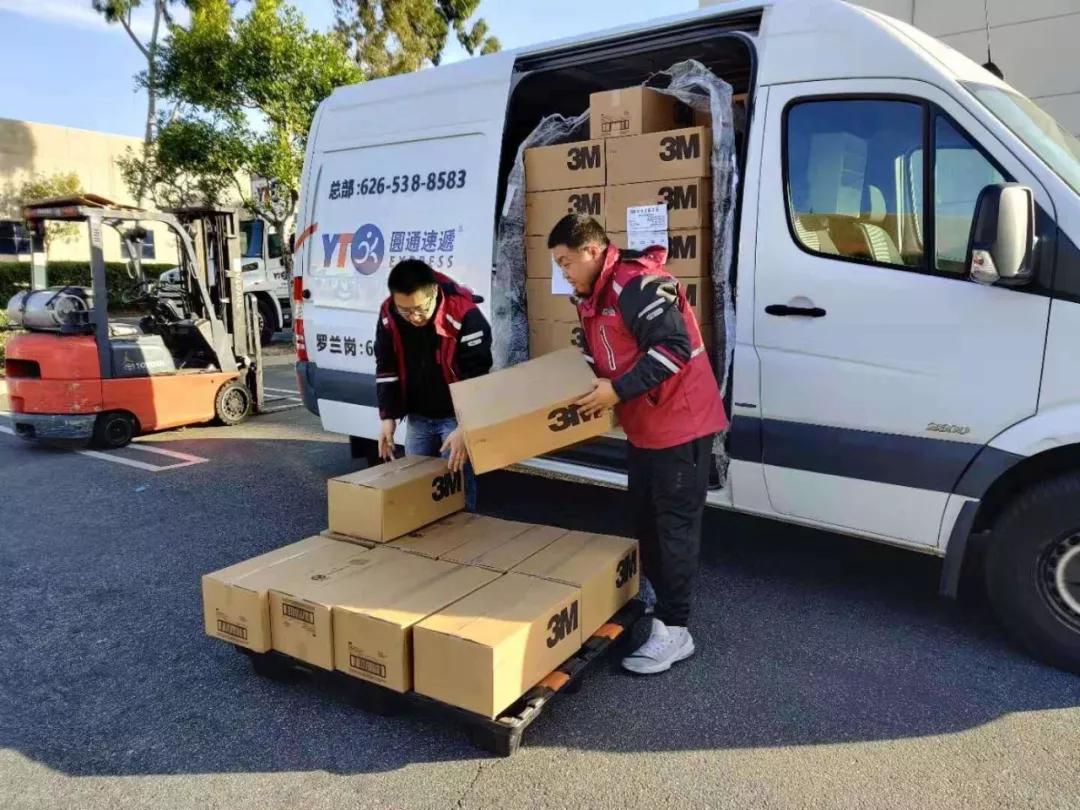 暖心!阿里巴巴全球买手团带着口罩、护目镜、防护服来了