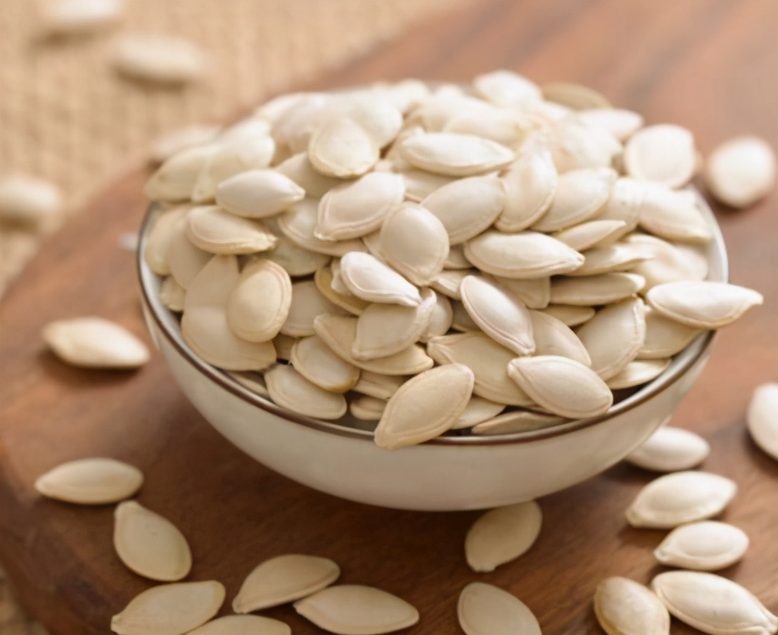 秃头少女必看3个脱发雷区快避开,年纪轻轻就秃顶怎么治