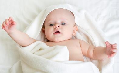 肚子胀气是胃的原因还是肠的原因,宝宝肚子胀气的原因及解决方法