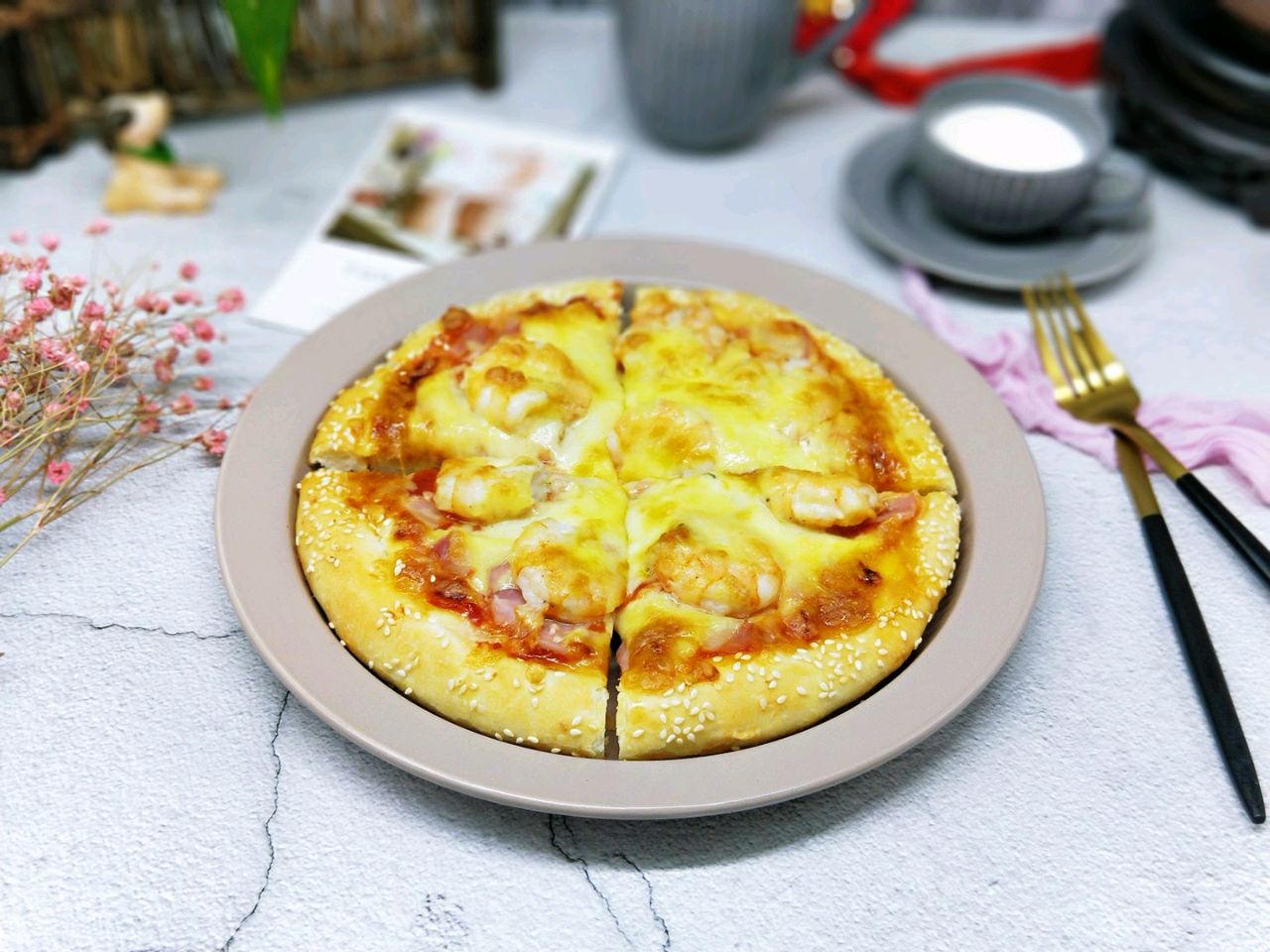 自己在家怎么做披萨简单又好吃,在家也能做披萨制作简单可口美味