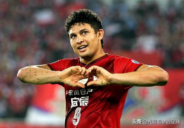 24岁称霸亚冠，28岁走下坡路，艾克森传奇却又悲情的职业生涯