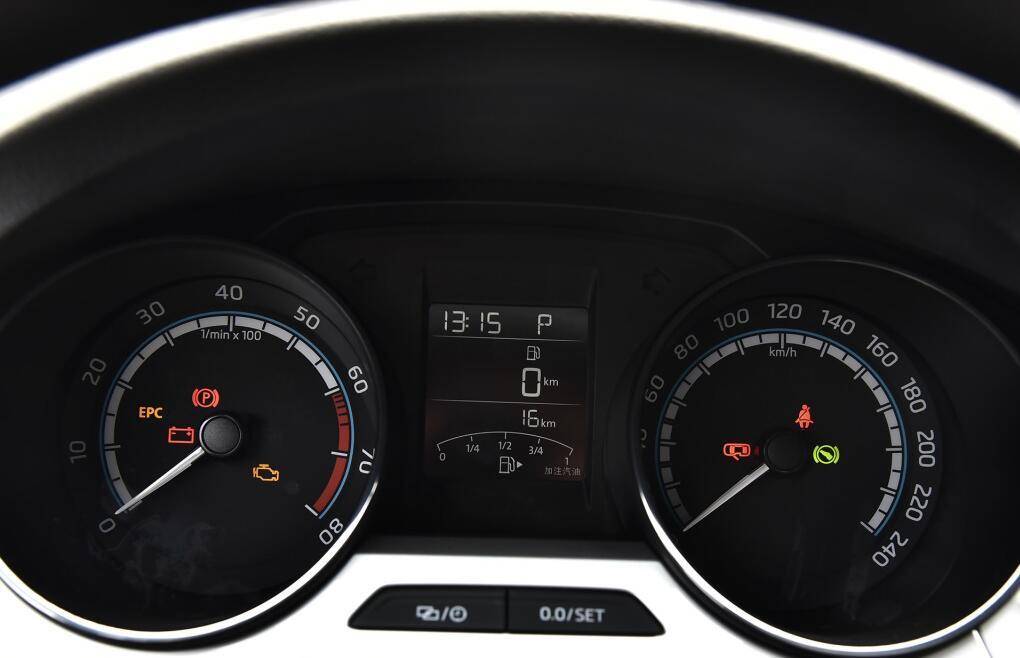 月薪4000能养得起a6吗,月薪4000能养得起5系吗