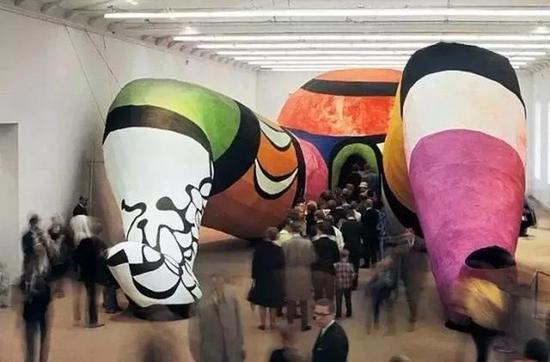 从一个房间到另一个房间,从一个房间走到另一个房间