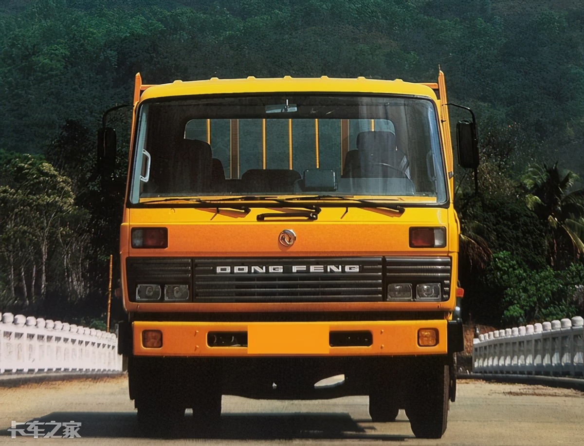 90年代东风小货车,90年代东风带卧铺的尖头卡车