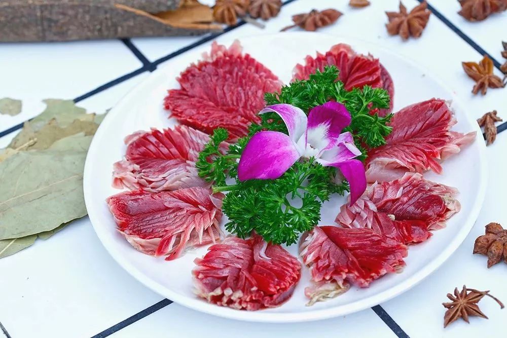 重庆的串串凭着份量实在的资格串味儿在南充开业至今打卡到上瘾!