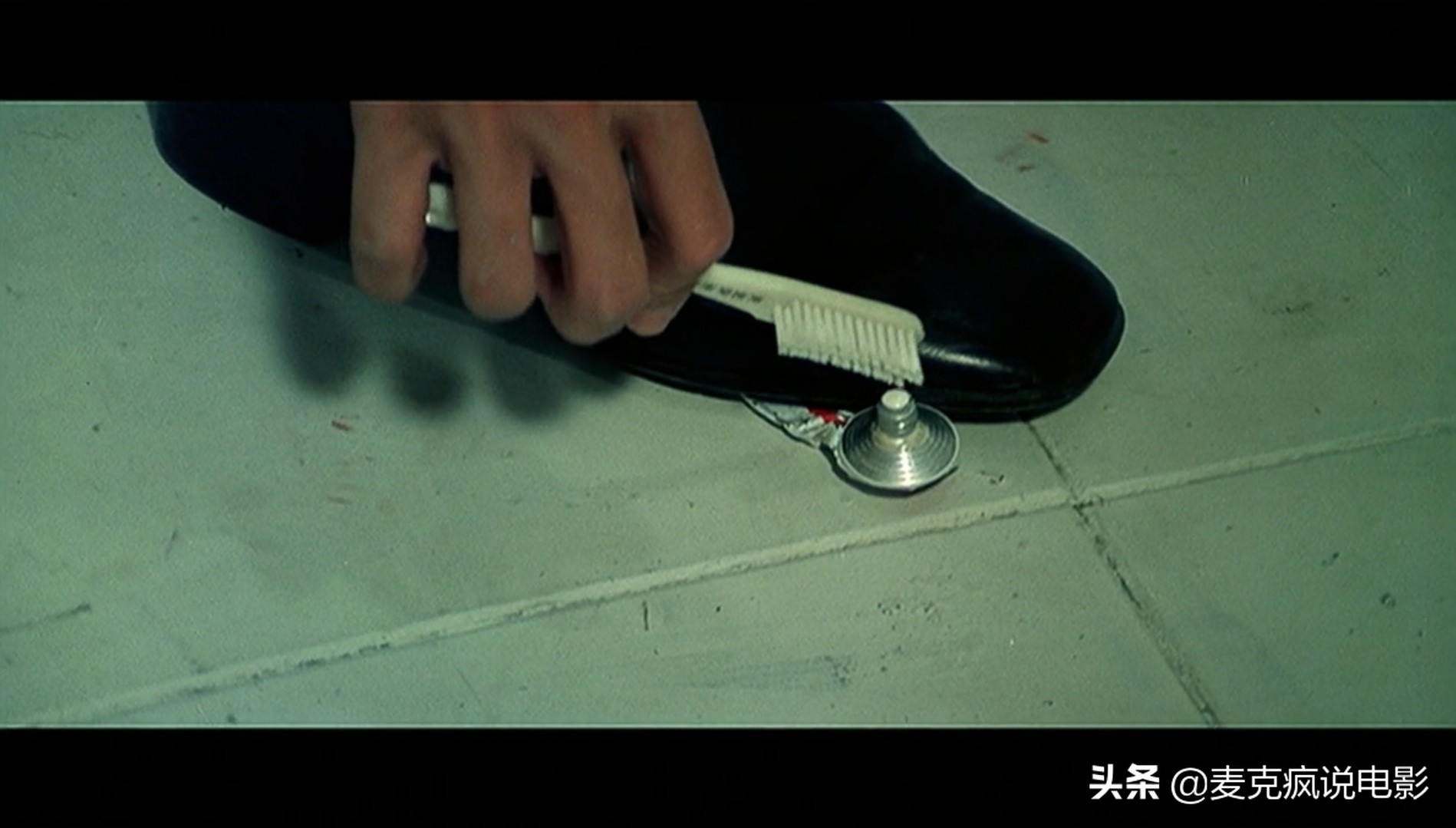 许氏兄弟作品，入选“百部最佳港片”，后被古天乐陈小春“翻演”