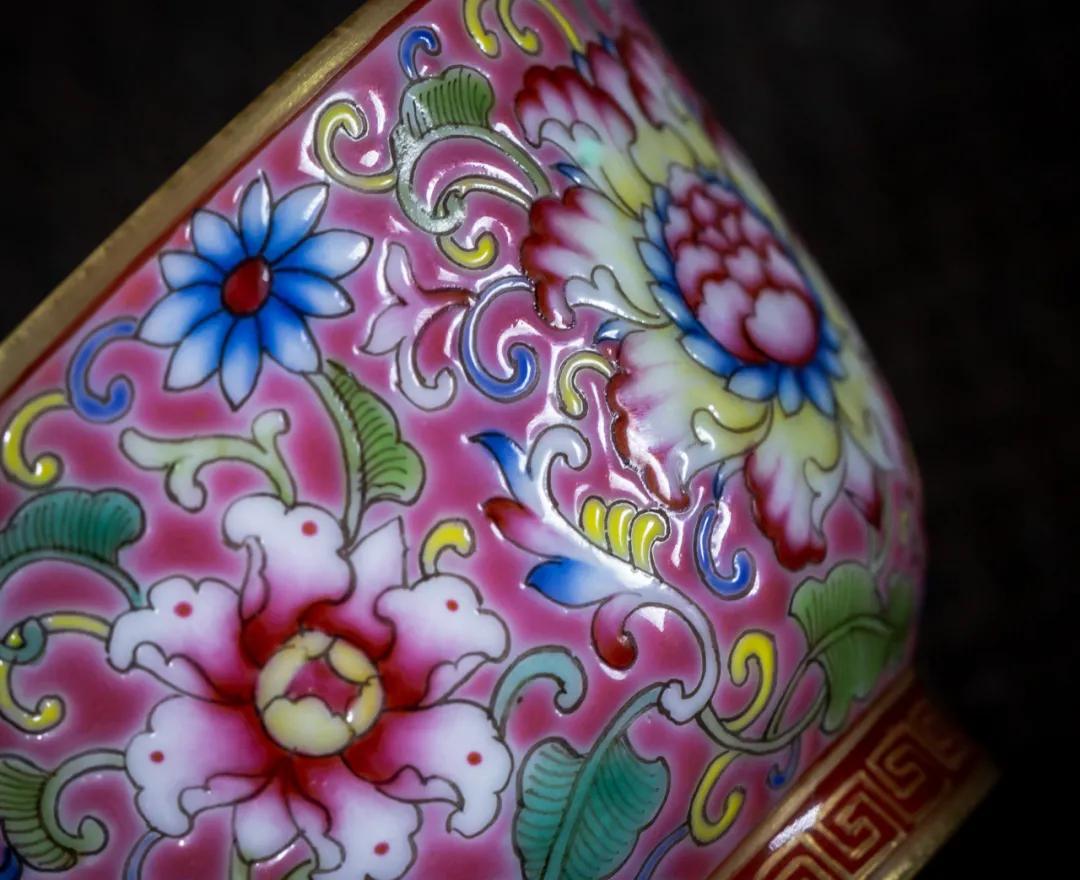 宫廷用的珐琅彩盖碗杯,珐琅彩堆花杯