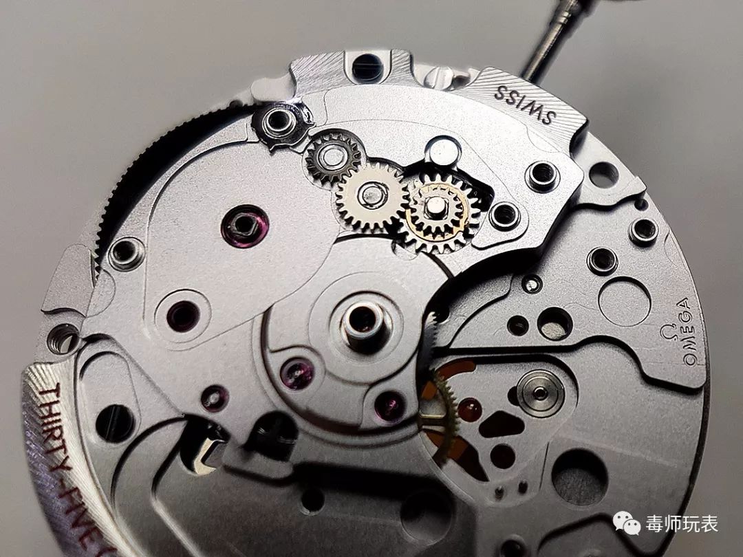 欧米茄海马300机芯是8800还是8806,欧米茄8800与8806机芯揭秘