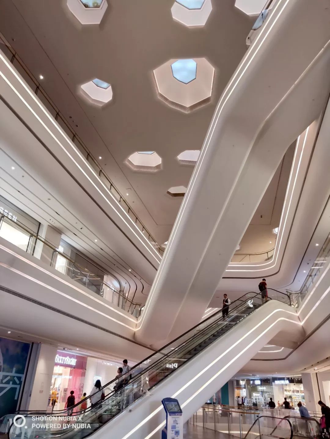 努比亚x是无法超越的经典,努比亚x颜值如何