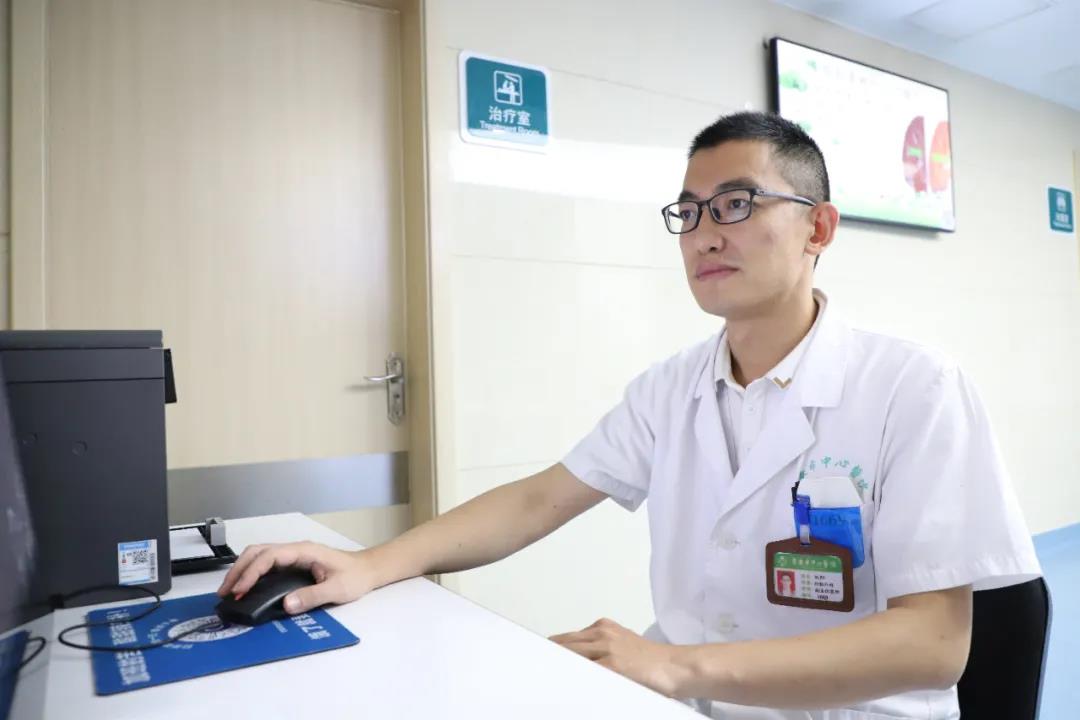 *安泰**市中心医院肝胆外科副主任医师刘阳：“肝胆相照”彰显医者仁心方寸之间演绎“镜下乾坤”