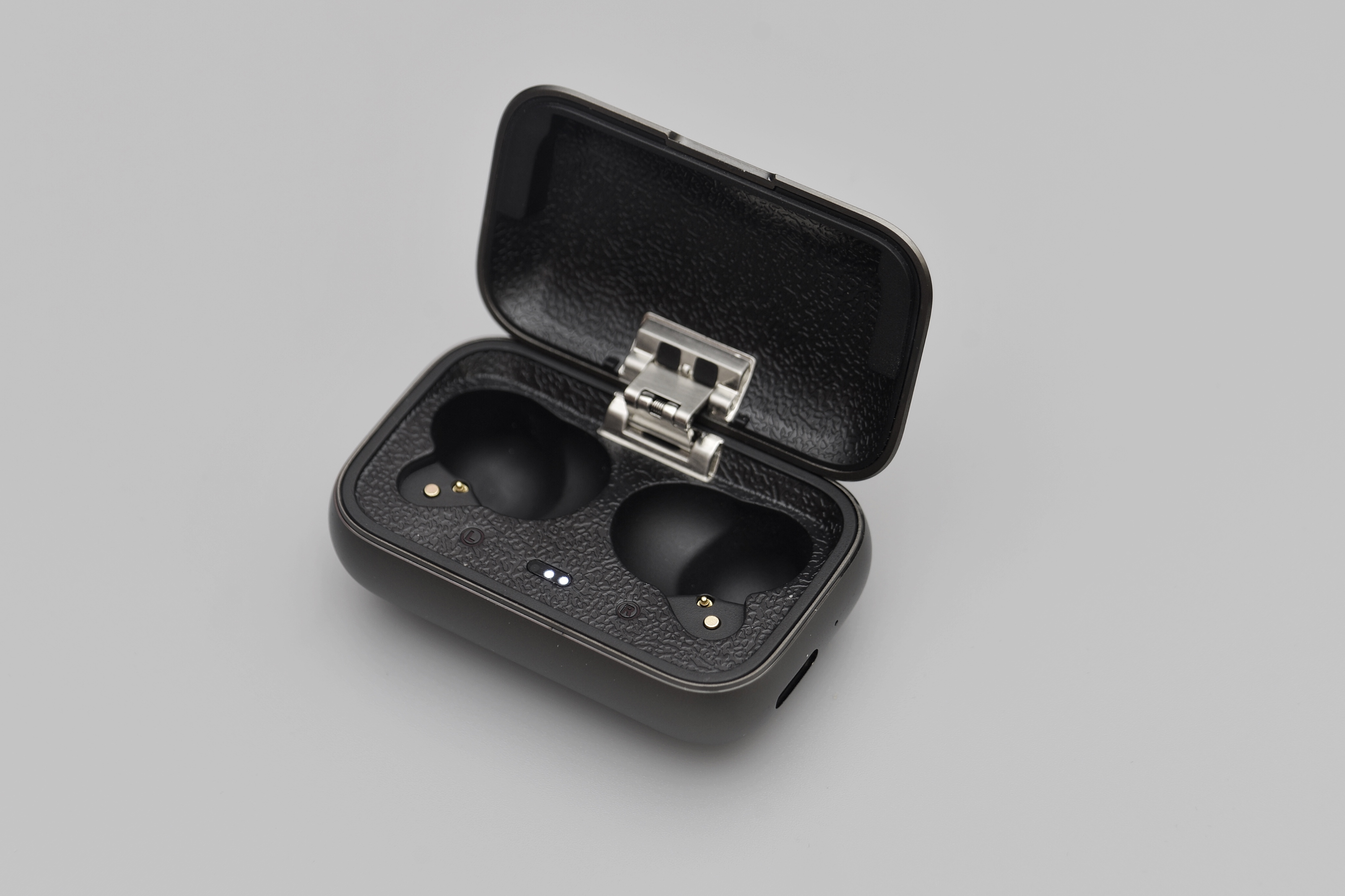 抗30km/h风噪是亮点，日常使用无压力。体验mifoO7蓝牙耳机