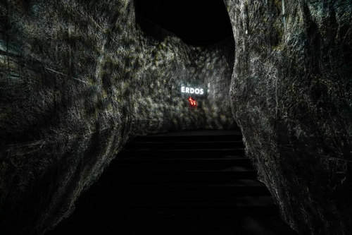 爸妈们最爱的鄂尔多斯羊绒衫，变得这么时尚，要成为国货之光了？