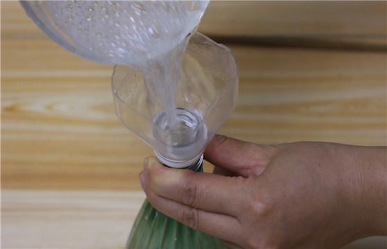 白醋倒进洗衣液怎么样,白醋倒进洗衣液里