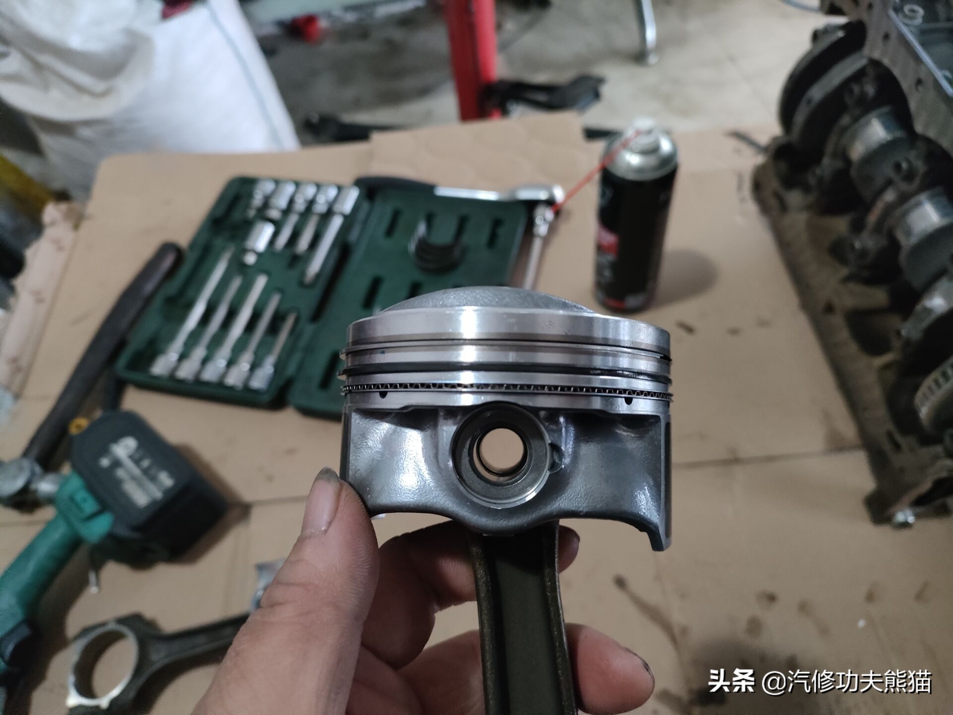 斯柯达昊锐烧机油维修视频,大众斯柯达昊锐1.8t烧机油