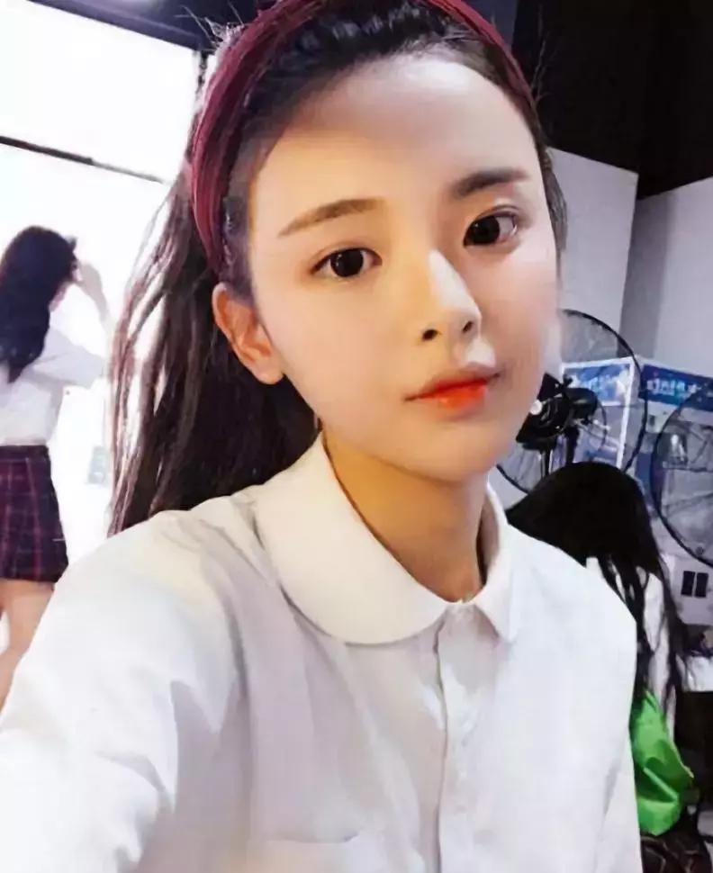 哈哈哈内容引起极度舒适！锦鲤杨超越居然也有丑的时候？