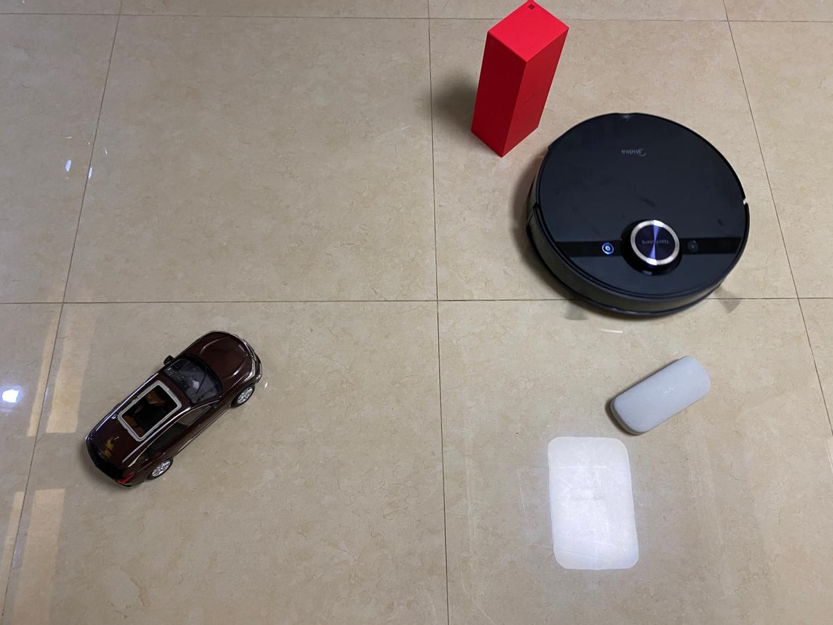 边扫拖边消毒，带电解除菌和自动集尘站的美的扫拖机器人S8+测评