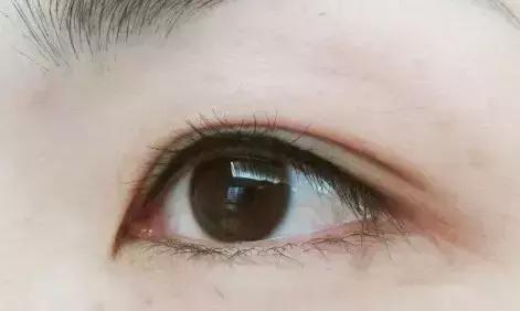 黑发淡颜适合戴的美瞳,美瞳线发蓝是不是显老