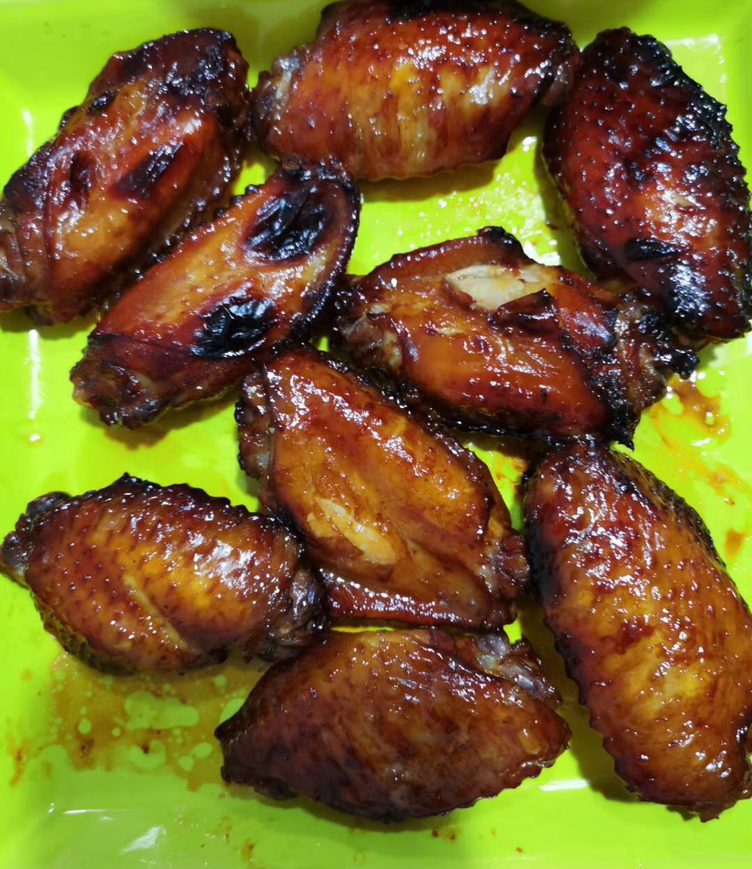 曾经年代油粘嘴,黎民百姓啃鸡腿;道尽生活苦辣甜,故事续不完