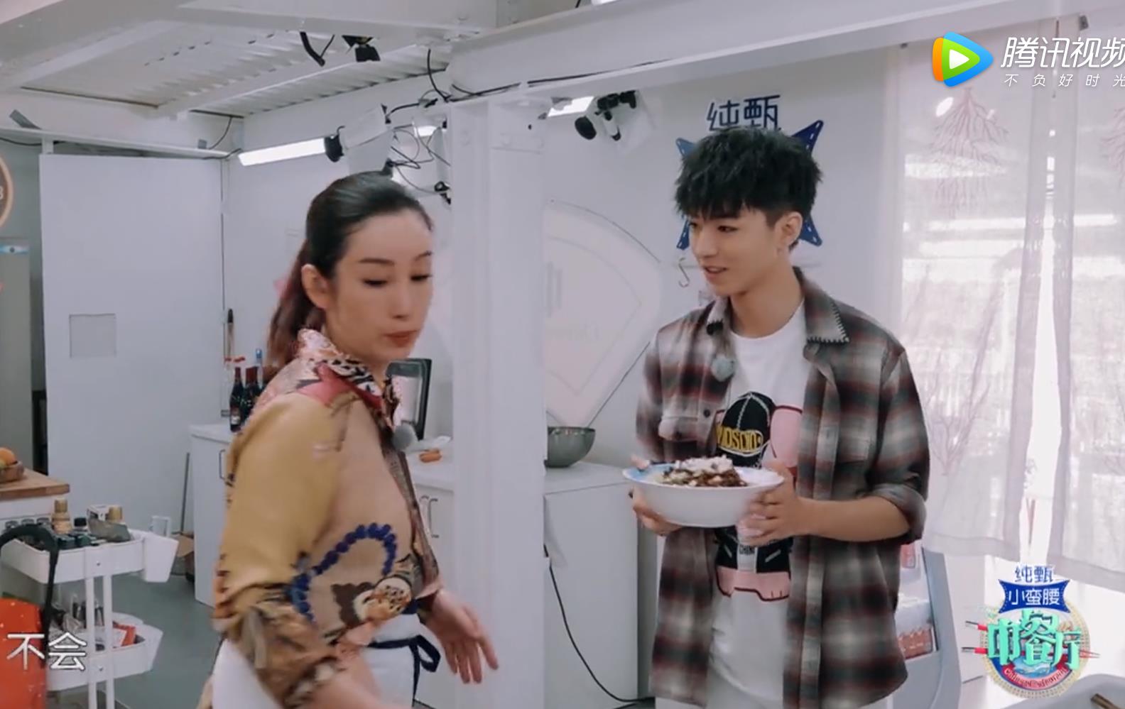 王俊凯中餐厅最帅合集,王俊凯中餐厅穿搭