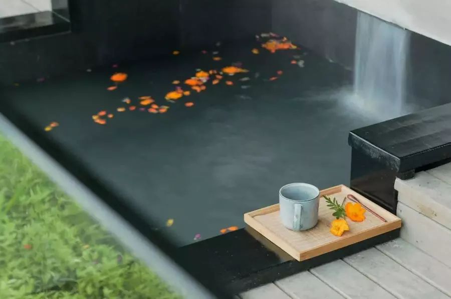 成都2天来回的温泉推荐，彩林雪景青山绿水，美成仙境