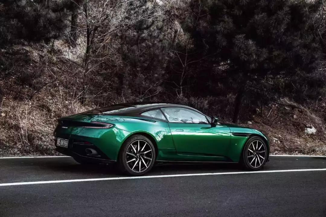 夏东阿斯顿马丁db11试驾,嗜驾