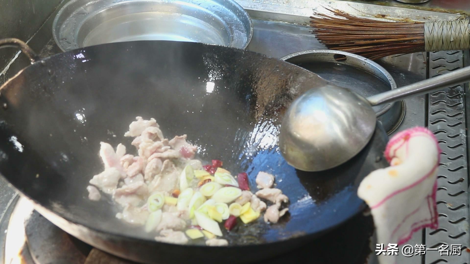 河南老式炒面条最正宗的做法,河南正宗炒面条制作