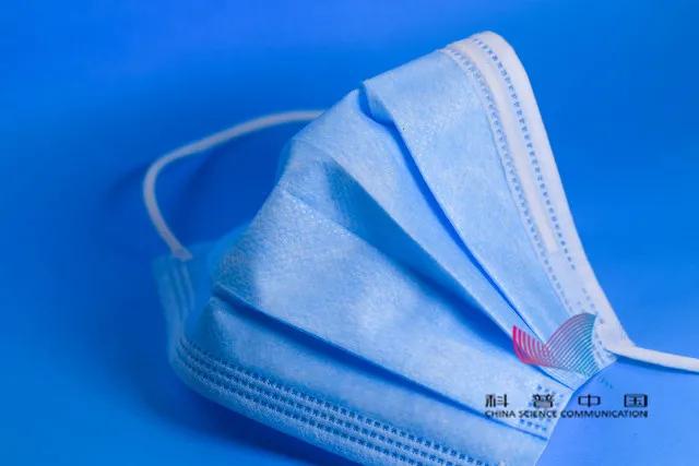 杭州姑娘摘下口罩当场大哭,24岁女孩摘口罩后哭了