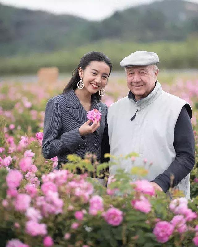 15岁的她挤掉一众女星拿下香奈儿形象大使,果然靠的是后台够硬?