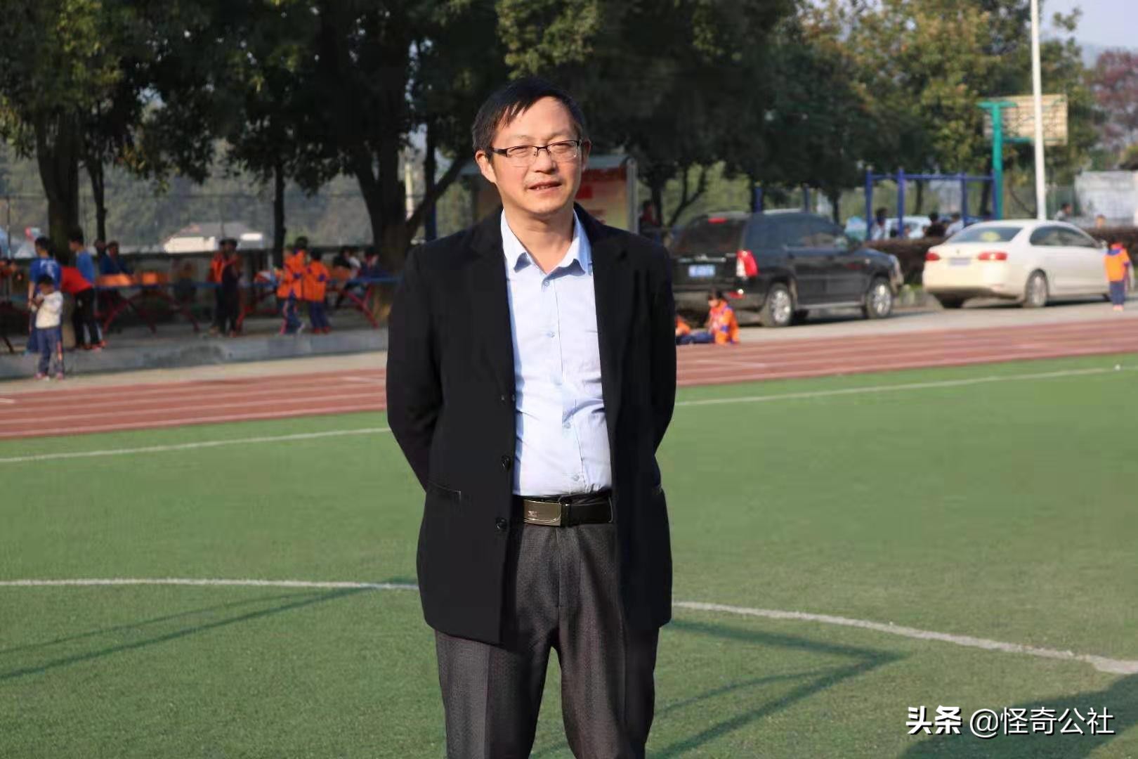 校园趣事打篮球优秀作文,学生与老师趣事作文